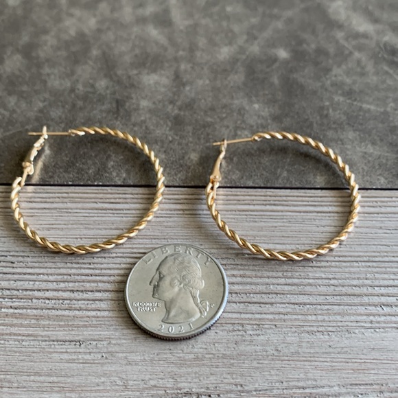 6/$8 Gold Tone Hoop Earrings NEW - Picture 13 of 14